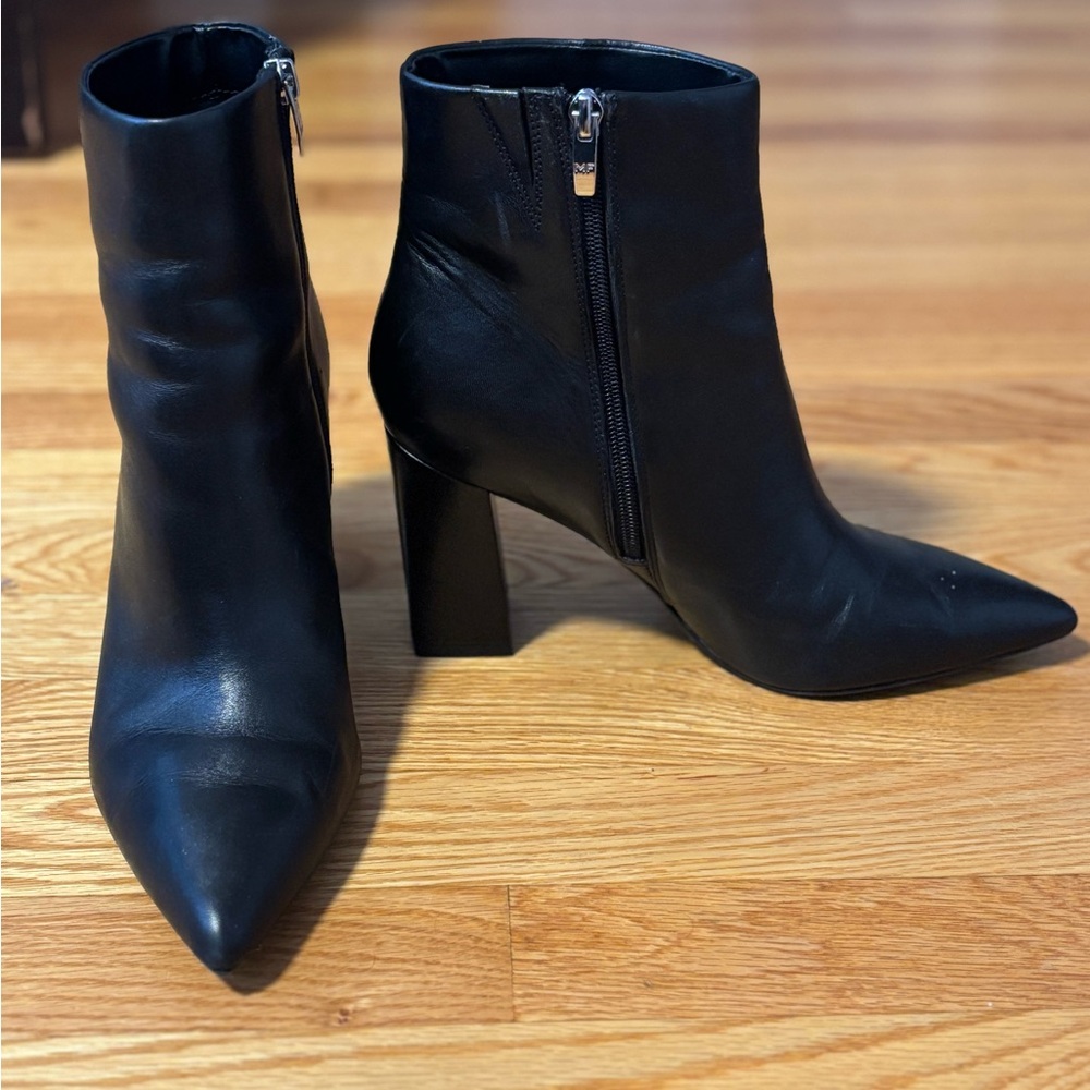 Women’s 9.5 Marc fisher black leather boots EUC